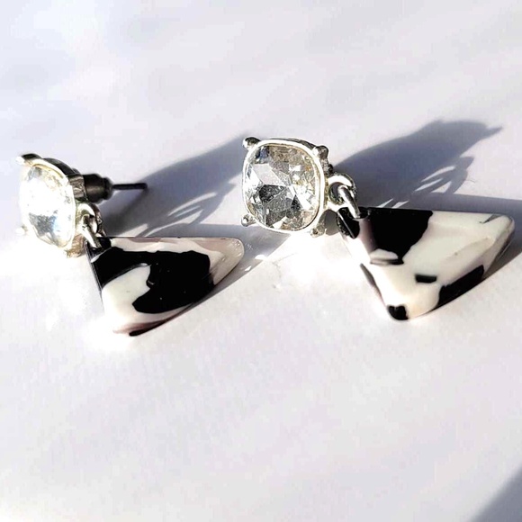 Vintage Lightweight Rhinestone Acrylic Black, Grey/Pinkish White Dangle Earrings - Picture 6 of 8